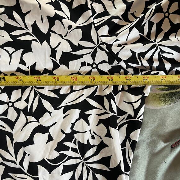 Lands' End Women's Elbow Sleeve Relaxed UPF 50 Rash Guard Black White Floral LP - Picture 7 of 8